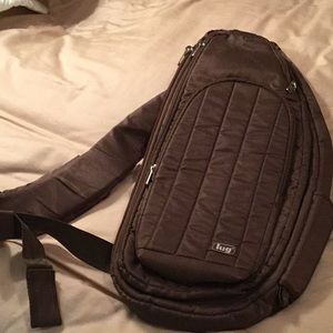 Lug sling bag